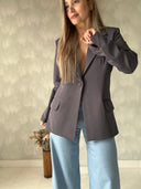 Ref. 067: Blazer elegante semiceñido – gris oscuro