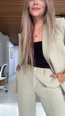 Ref.077: Suit - Blazer semioversize y pantalón clásico semicampana – verde manzana