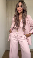 Ref. 085: Suit - Blazer, Chaleco cuello y Pantalón clásico – palo de rosa