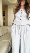 Ref. 087: Set - Chaleco semiceñido y pantalón con prenses-Gris perla